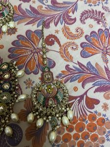 Exquisite Kundan &amp; Pearl Necklace Set