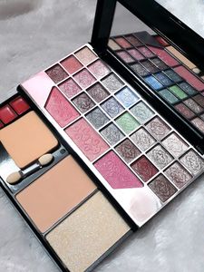 Eyeshadow palette Combo