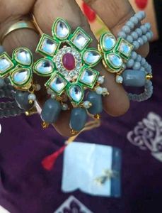 Necklace choker with pretty earings chiq set