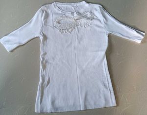 🇯🇵Chic White Ribbed Top with Embellishment