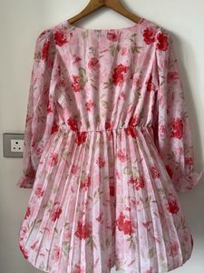 Chic Pink Floral Pleated Mini Dress