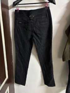 Chic Plaid Cropped Pants