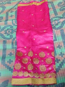 🎉🎉Pink &amp; Gold Embroidered Saree With Blouse