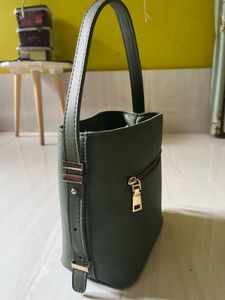 Chic Green Bucket Handbag