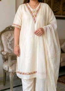 Cream Kurta Set with Floral Embroidery
