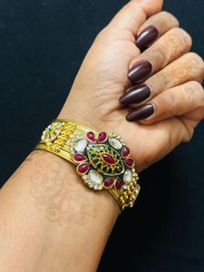 Elegant Kundan Bangle