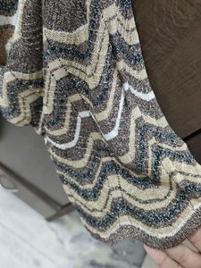 Chic Wavy Pattern Top