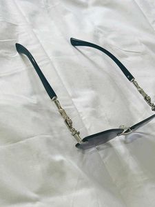 Chic Oversized Black Sunglasses