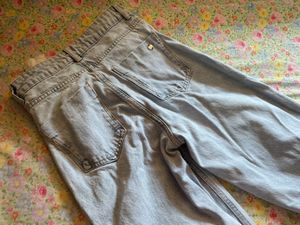 Article-1 Zara Light Wash Denim Jeans.