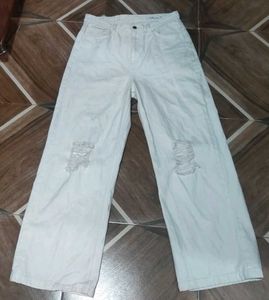 Chic White Distressed Jeans