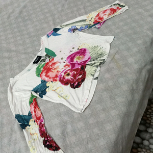 crop top with full sleeves . M size
