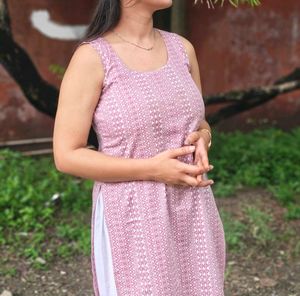 Stylish Sleeveless Kurti