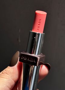 Prada Light Glowing lip color U016 Rose