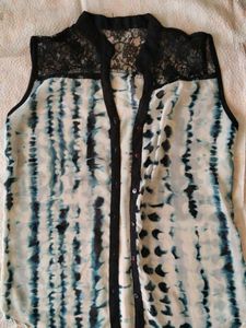 Stylish Sleeveless Tie-Dye Top with Lace