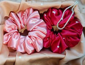PINK 💗(2)Scrunchies