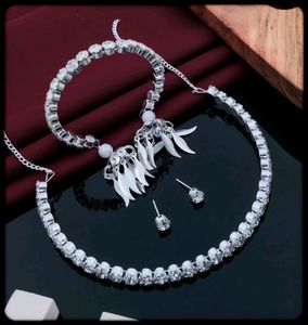 Dimond Necklace with braceletColour- Silver