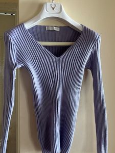Ribbed Knit V-Neck Long Sleeve Top