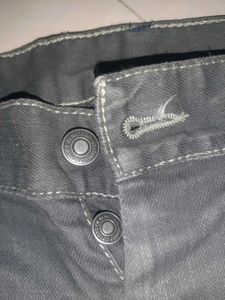 👖 BENETTON Dark Denim Jeans – Clean Fit