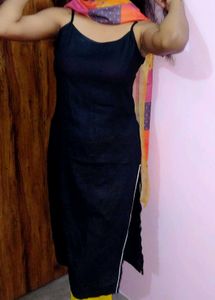 Women Solid Viscose Rayon Straight Kurta( Black)