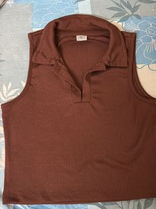 Chic Collared Cropped Top