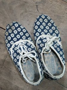 Cute Daisy Print Canvas Shoes