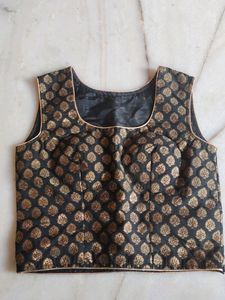 Brocket Back Crop Top