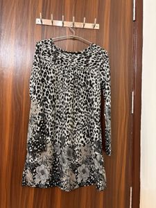 Chic Leopard Print Tunic Top