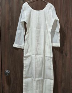 Elegant White Embroidered Kurta