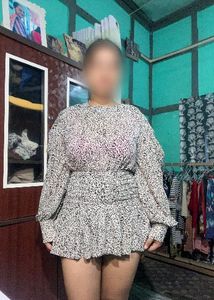 Chic Printed Mini Dress with Puff Sleeves