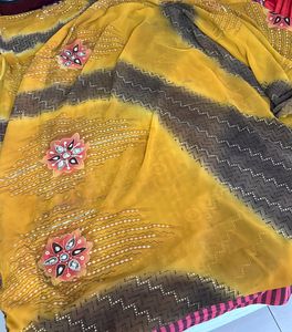 Printed And Embroidered Saree For Women’s