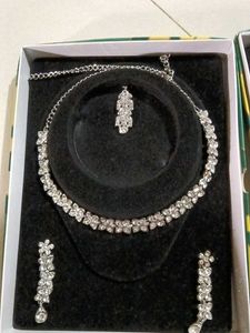 Sparkling Floral Jewellery Set