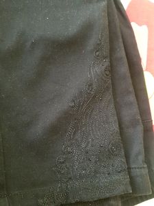 3/4th Elastic Fit Jeggings With Embroidery At End