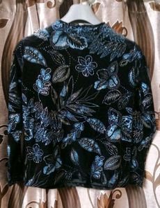Shainy black and blue velvet top