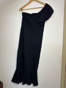 Chic One-Shoulder Black Dress
