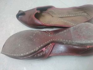 Traditional Leather Juttis - Women's size 5