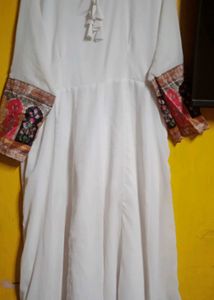 Elegant White Kurta with satin Dupatta Set