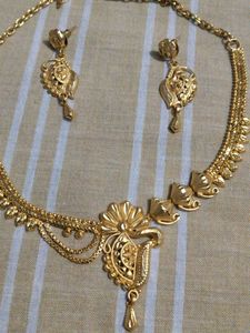 Elegant Gold Necklace &amp; Earring Set