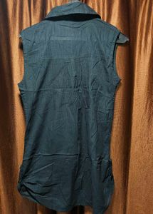 Sleeveless Button-Up Black Tunic Top