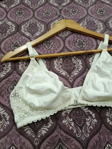 Comfortable White Everyday Bra(fixed price)