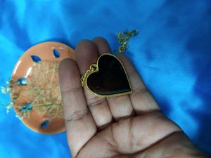 Sparkling Black Heart One Necklace In Two Colours