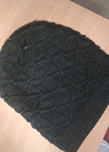 Black Knit Beanie Hat 👒
