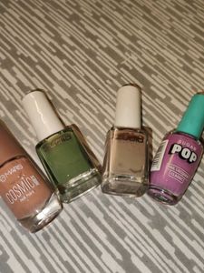 Bundle of 4 Nail Polishes
