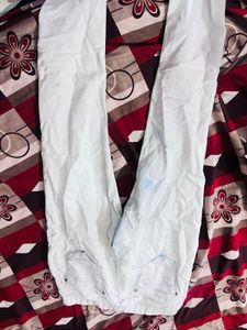 woMen's White Ripped Jeans