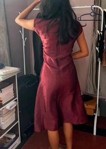 Elegant Burgundy Midi Dress