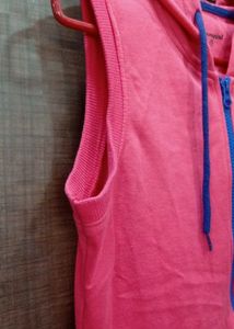 Women Sleeveless Pink Top With Hoodie
