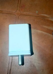 1 White USB Mobile Charger Realme