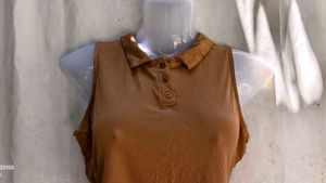 Sleeveless Ribbed Collared Crop Top