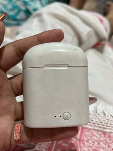 White Wireless Earbud Charging Case
