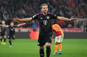 Bayern set Kane worldmap edition football jersey