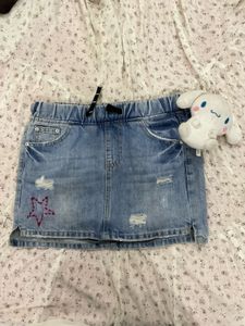 Cute Denim Skirt with Star Detail